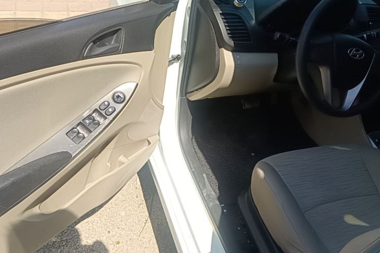Used Hyundai Verna (older generation) 2016 1.4L Automatic Fashionable GS Model Driver Seat