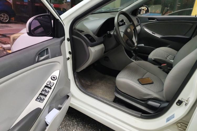 Used Hyundai Verna (older generation) 2016 1.4L Automatic Smart GLS Driver Seat