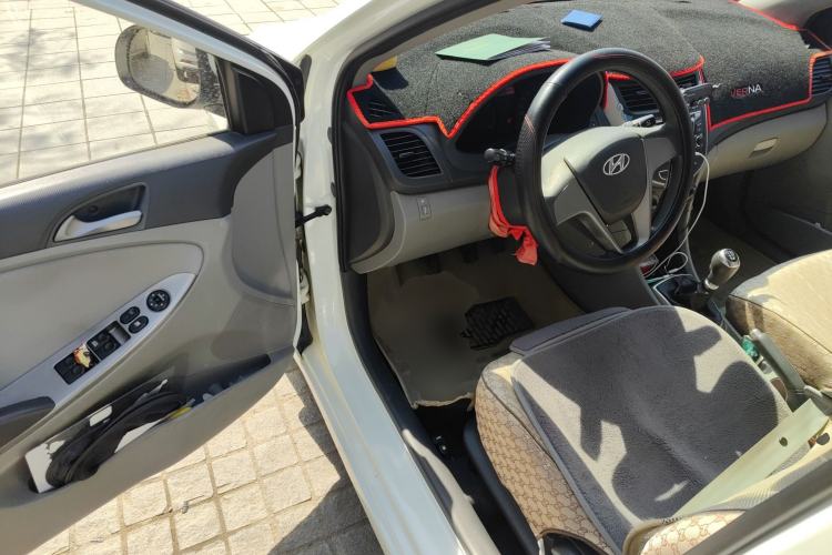 Used Hyundai Verna (older generation) 2016 1.4L Manual Smart GLS Trim Driver Seat