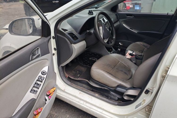 Used Hyundai Verna (older generation) 2016 1.4L Manual Smart GLS Trim Driver Seat