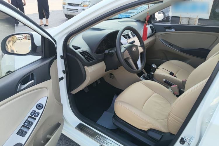 Used Hyundai Verna (older generation) 2016 1.4L Manual Smart GLS Trim Driver Seat