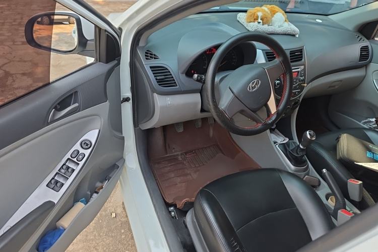 Used Hyundai Verna (older generation) 2016 1.4L Manual Smart GLS Trim Driver Seat