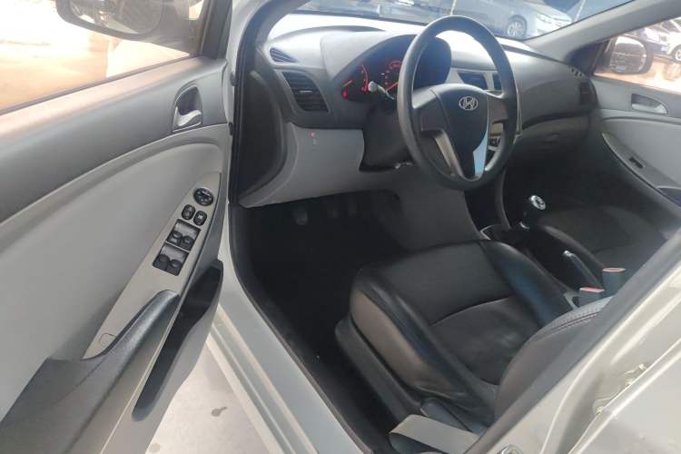 Used Hyundai Verna (older generation) 2016 1.4L Manual Smart GLS Trim Driver Seat