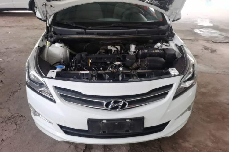 Used Hyundai Verna (older generation) 2016 1.4L Manual Smart GLS Trim Engine Bay