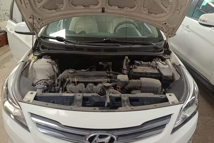 Used Hyundai Verna (older generation) 2016 1.4L Automatic Smart GLS Engine Bay