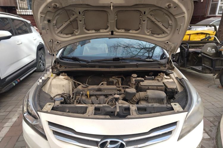 Used Hyundai Verna (older generation) 2016 1.4L Manual Smart GLS Trim Engine Bay