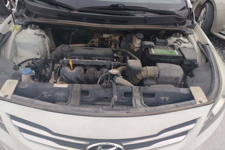 Used Hyundai Verna (older generation) 2016 1.4L Manual Smart GLS Trim Engine Bay