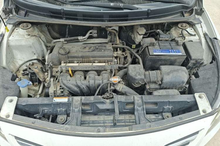 Used Hyundai Verna (older generation) 2016 1.4L Manual Smart GLS Trim Engine Bay