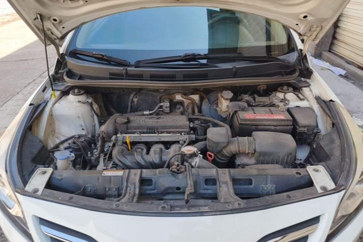 Used Hyundai Verna (older generation) 2016 1.4L Automatic Leading-Edge GLX Engine Bay