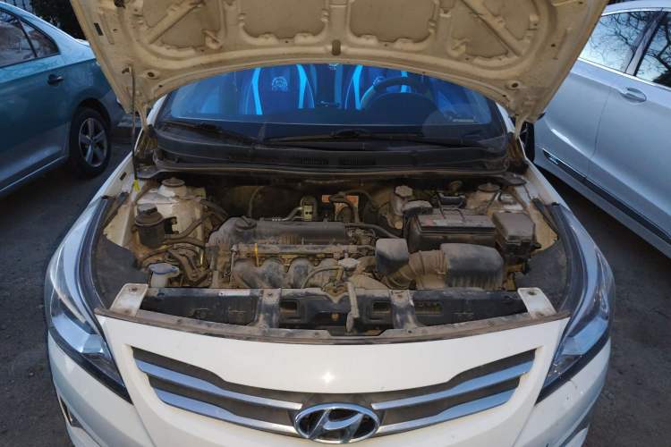 Used Hyundai Verna (older generation) 2016 1.4L Manual Smart GLS Trim Engine Bay