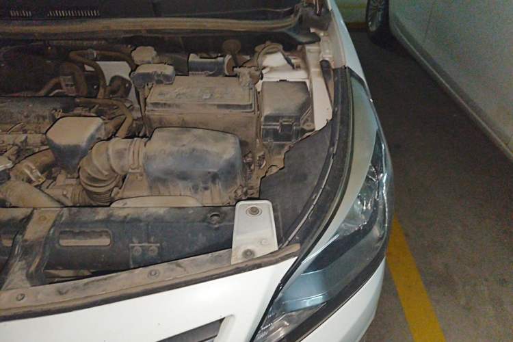 Used Hyundai Verna (older generation) 2016 1.4L Manual Smart GLS Trim Engine Bay Left