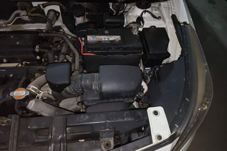Used Hyundai Verna (older generation) 2016 1.4L Manual Smart GLS Trim Engine Bay Left