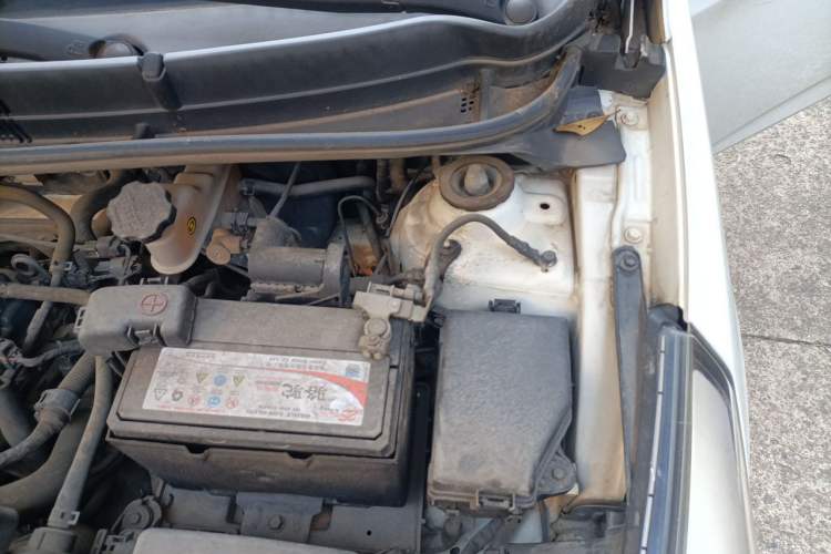 Used Hyundai Verna (older generation) 2016 1.4L Manual Smart GLS Trim Engine Bay Left