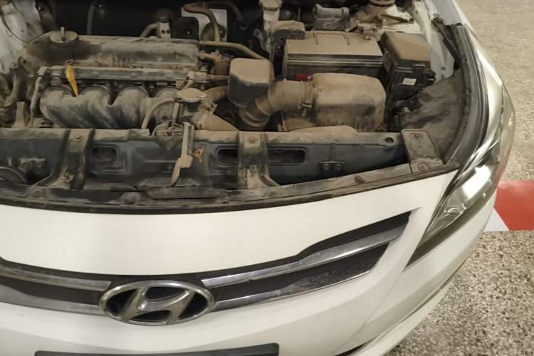 Used Hyundai Verna (older generation) 2016 1.4L Manual Smart GLS Trim Engine Bay Left