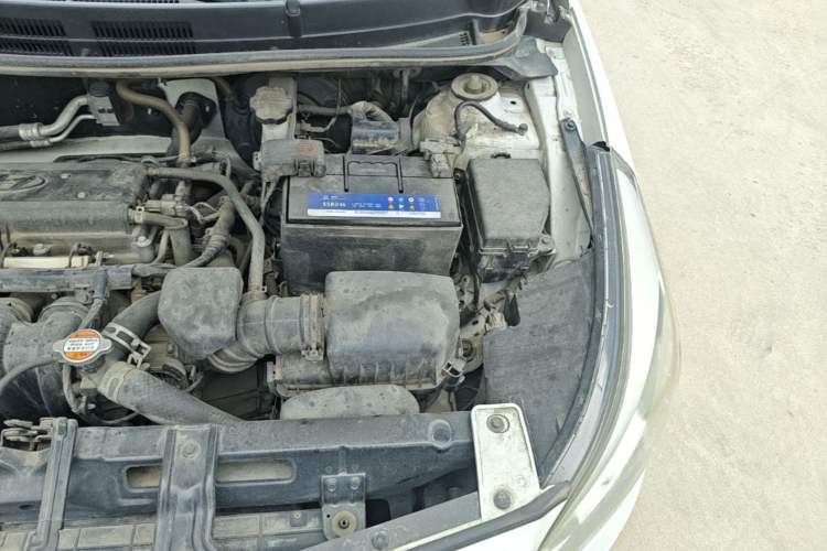 Used Hyundai Verna (older generation) 2016 1.4L Manual Smart GLS Trim Engine Bay Left