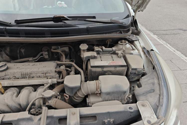 Used Hyundai Verna (older generation) 2016 1.4L Automatic Smart GLS Engine Bay Left