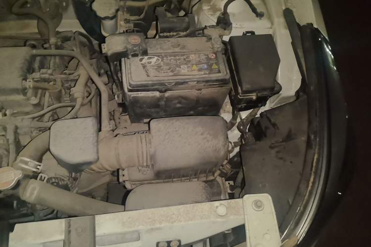 Used Hyundai Verna (older generation) 2016 1.4L Manual Smart GLS Trim Engine Bay Left