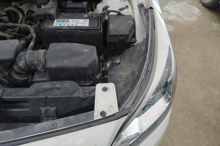 Used Hyundai Verna (older generation) 2016 1.4L Manual Smart GLS Trim Engine Bay Left
