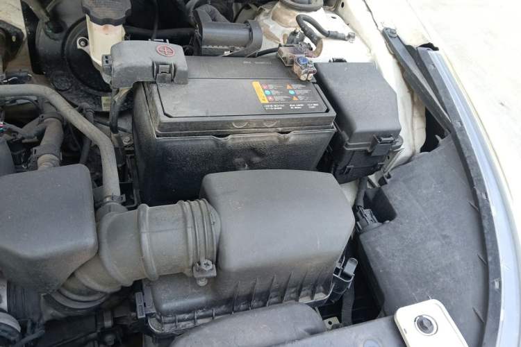 Used Hyundai Verna (older generation) 2016 1.4L Manual Smart GLS Trim Engine Bay Left