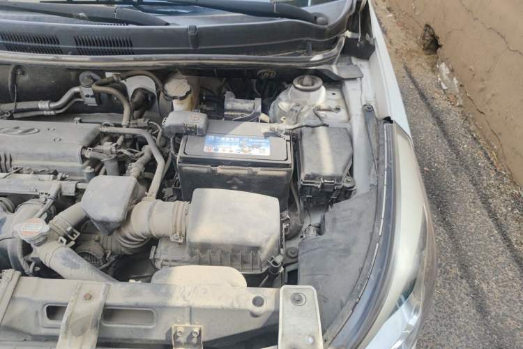 Used Hyundai Verna (older generation) 2016 1.4L Manual Smart GLS Trim Engine Bay Left