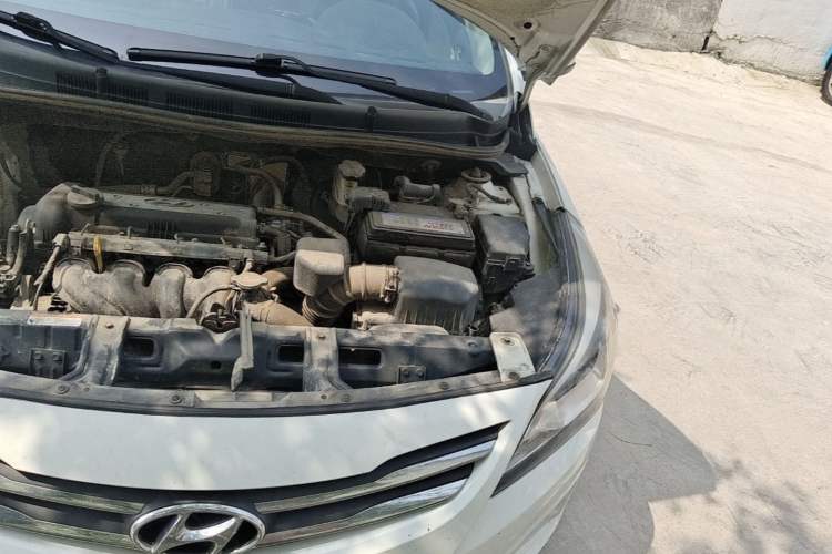 Used Hyundai Verna (older generation) 2016 1.4L Manual Smart GLS Trim Engine Bay Left