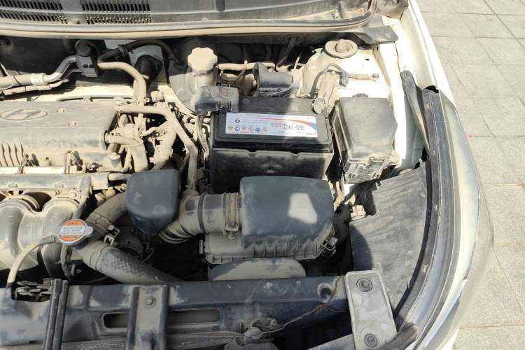 Used Hyundai Verna (older generation) 2016 1.4L Manual Smart GLS Trim Engine Bay Left