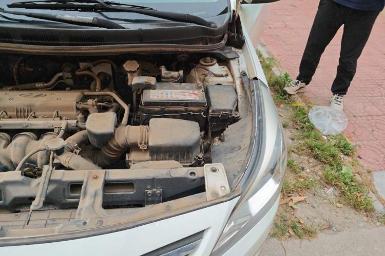 Used Hyundai Verna (older generation) 2016 1.4L Manual Smart GLS Trim Engine Bay Left