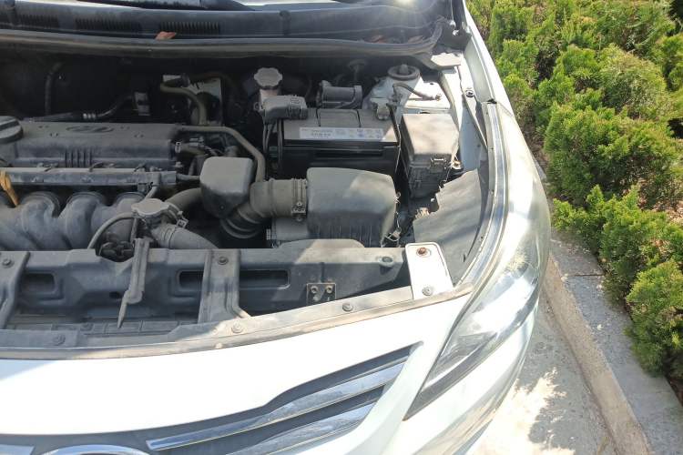 Used Hyundai Verna (older generation) 2016 1.4L Manual Smart GLS Trim Engine Bay Left