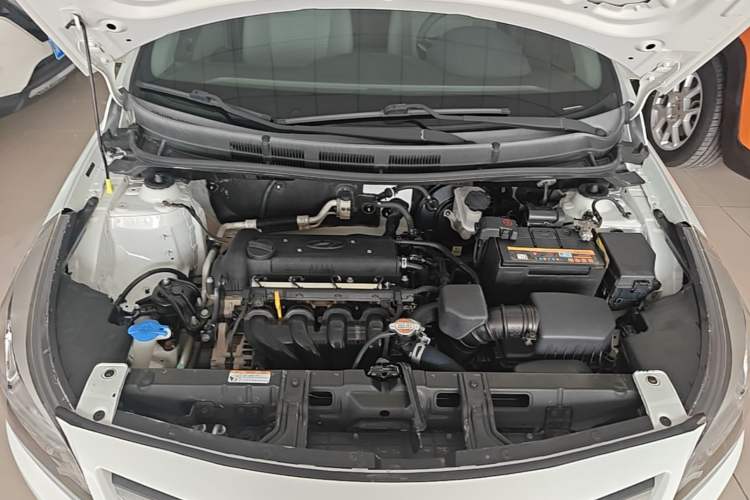 Used Hyundai Verna (older generation) 2016 1.4L Manual Smart GLS Trim Engine Bay