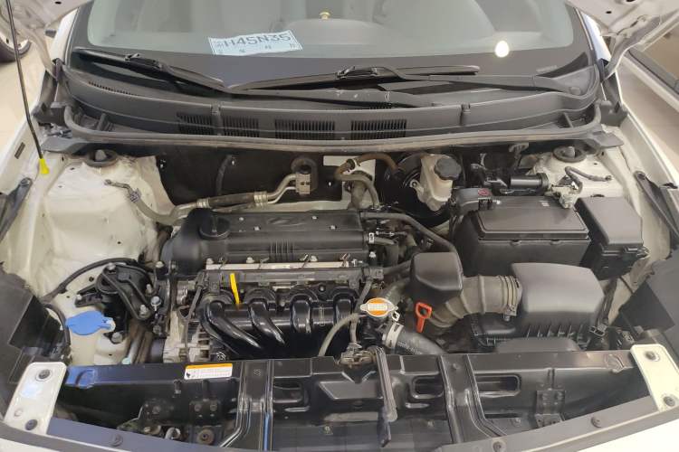 Used Hyundai Verna (older generation) 2016 1.4L Automatic Leading-Edge GLX Engine Bay