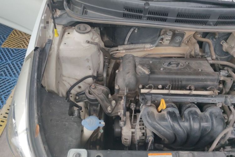 Used Hyundai Verna (older generation) 2016 1.4L Manual Smart GLS Trim Engine Bay Right