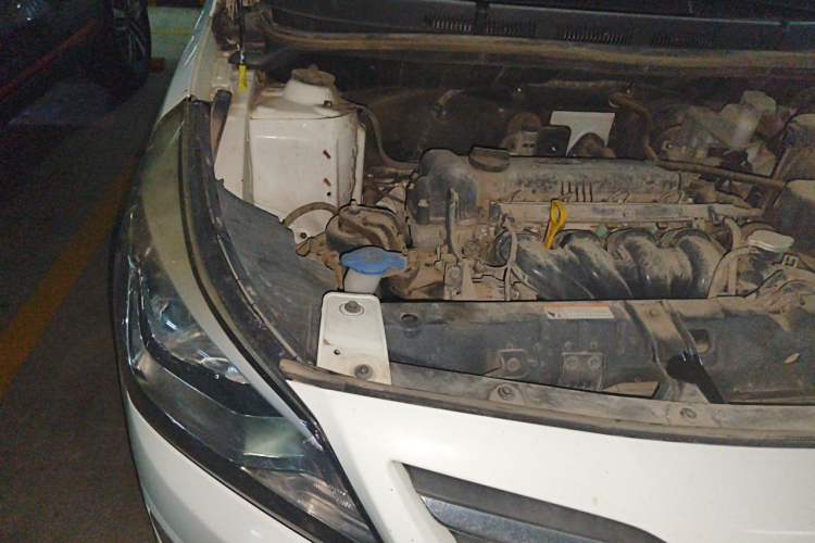 Used Hyundai Verna (older generation) 2016 1.4L Manual Smart GLS Trim Engine Bay Right