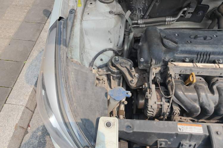 Used Hyundai Verna (older generation) 2016 1.4L Automatic Smart GLS Engine Bay Right