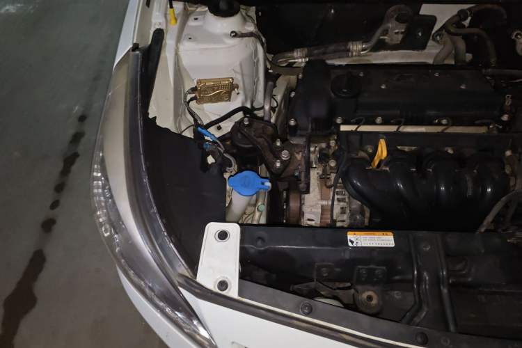 Used Hyundai Verna (older generation) 2016 1.4L Manual Smart GLS Trim Engine Bay Right