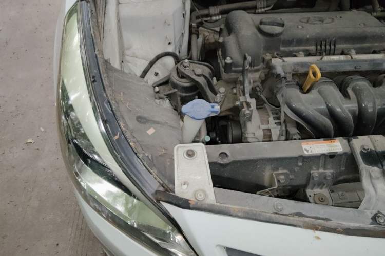 Used Hyundai Verna (older generation) 2016 1.4L Automatic Fashionable GS Model Engine Bay Right