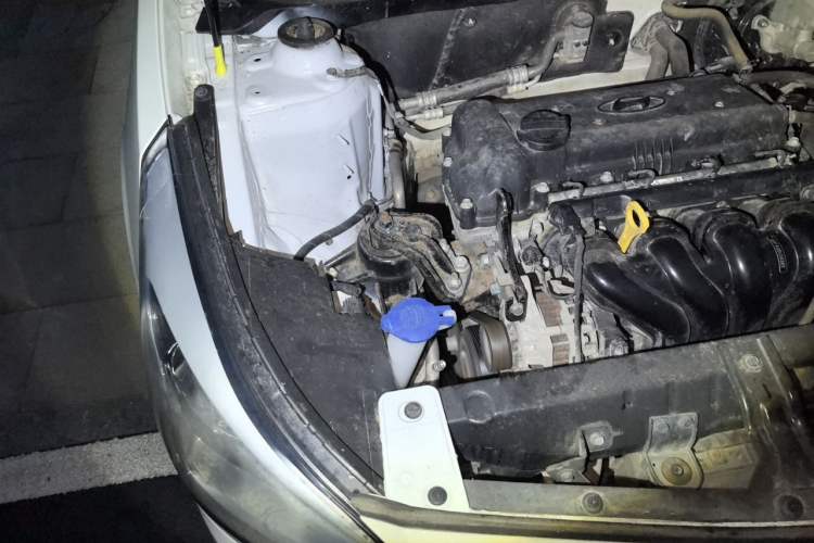Used Hyundai Verna (older generation) 2016 1.4L Manual Fashion GS Engine Bay Right