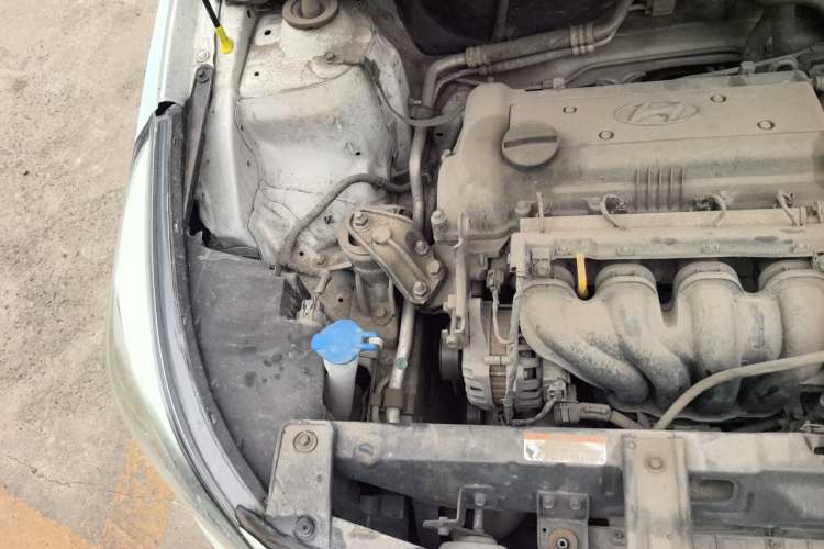 Used Hyundai Verna (older generation) 2016 1.4L Manual Smart GLS Trim Engine Bay Right