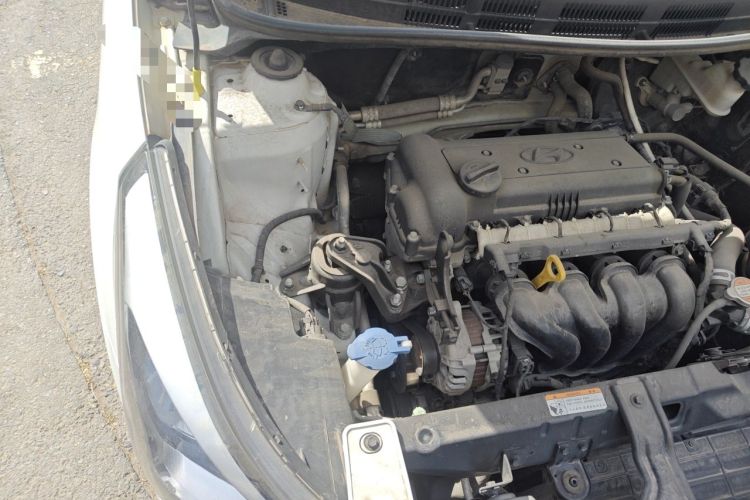 Used Hyundai Verna (older generation) 2016 1.4L Manual Smart GLS Trim Engine Bay Right