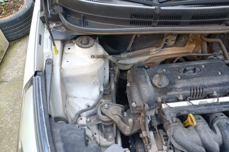 Used Hyundai Verna (older generation) 2016 1.4L Manual Smart GLS Trim Engine Bay Right
