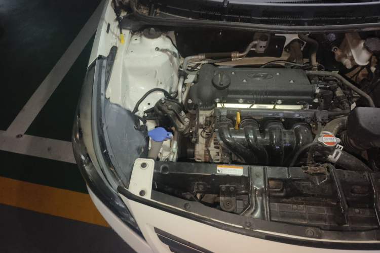 Used Hyundai Verna (older generation) 2016 1.4L Manual Smart GLS Trim Engine Bay Right