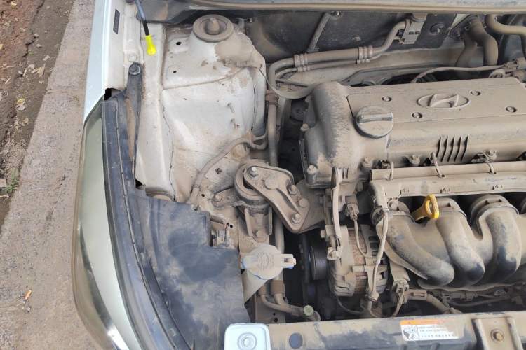 Used Hyundai Verna (older generation) 2016 1.4L Manual Smart GLS Trim Engine Bay Right