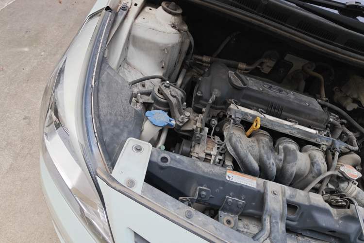 Used Hyundai Verna (older generation) 2016 1.4L Manual Smart GLS Trim Engine Bay Right