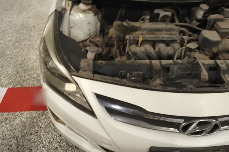 Used Hyundai Verna (older generation) 2016 1.4L Manual Smart GLS Trim Engine Bay Right