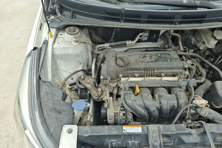 Used Hyundai Verna (older generation) 2016 1.4L Manual Smart GLS Trim Engine Bay Right