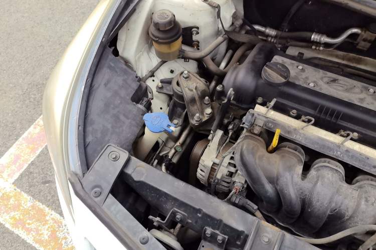 Used Hyundai Verna (older generation) 2016 1.4L Manual Fashion GS Engine Bay Right