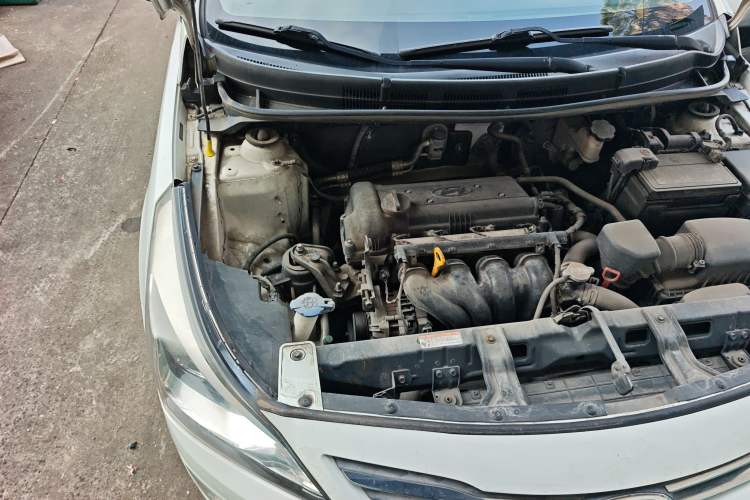 Used Hyundai Verna (older generation) 2016 1.4L Automatic Smart GLS Engine Bay Right