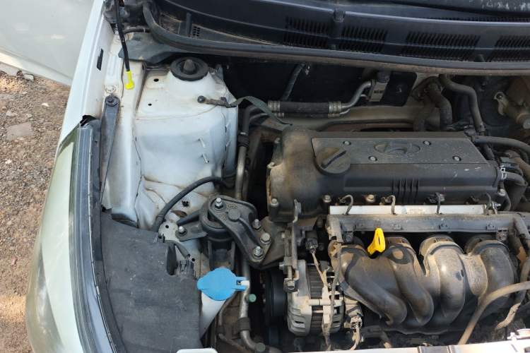 Used Hyundai Verna (older generation) 2016 1.4L Manual Smart GLS Trim Engine Bay Right