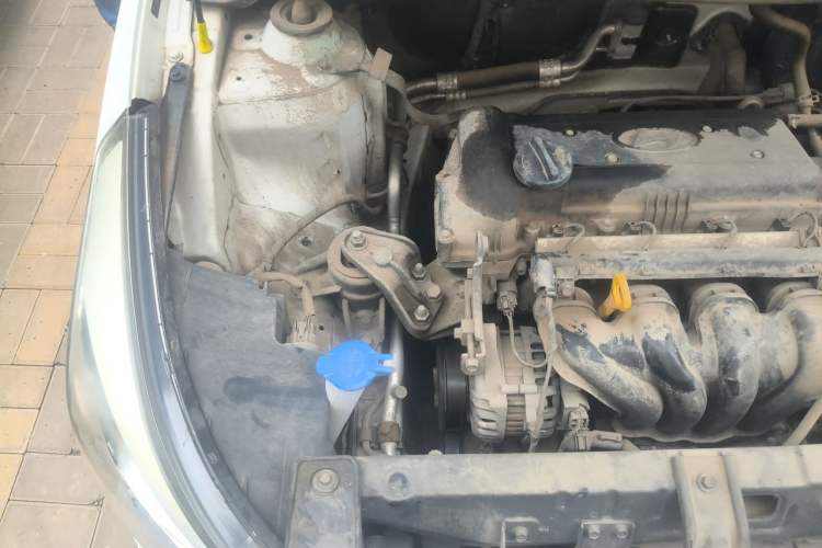 Used Hyundai Verna (older generation) 2016 1.4L Manual Smart GLS Trim Engine Bay Right