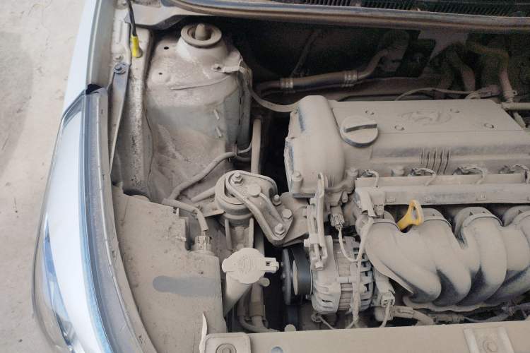 Used Hyundai Verna (older generation) 2016 1.4L Manual Smart GLS Trim Engine Bay Right