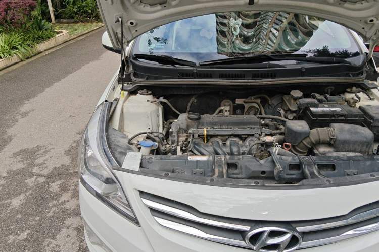 Used Hyundai Verna (older generation) 2016 1.4L Automatic Smart GLS Engine Bay Right